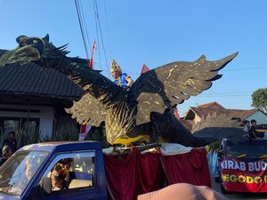 Ngalap Berkah, Ratusan Warga Desa Demakijo Ikut Meriahkan Kirab Budaya