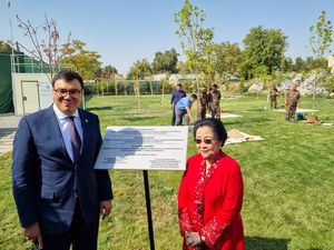 Megawati Tanam Pohon di Sukarno Garden di Uzbekistan Megawati Tanam Pohon di Sukarno Garden di Uzbekistan