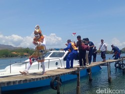 Sandiaga Uno Uji Coba Paket Wisata Kapal Cepat Banyuwangi-Buleleng