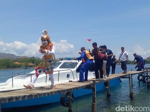 Sandiaga Uno Uji Coba Paket Wisata Kapal Cepat Banyuwangi-Buleleng Sandiaga Uno Uji Coba Paket Wisata Kapal Cepat Banyuwangi-Buleleng
