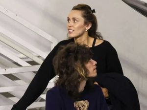 Momen Langka Kebersamaan Miley Cyrus dan Kekasih, Sudah Pacaran 3 Tahun