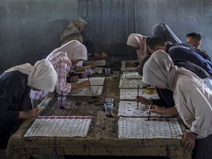 Pelestarian Budaya Lewat Latihan Membatik