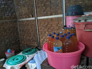 Brem, Minuman Beralkohol Tradisional dari Desa Adat Bayan Lombok Brem, Minuman Beralkohol Tradisional dari Desa Adat Bayan Lombok