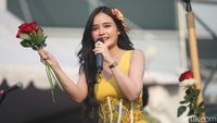 Penampilan Manis Fanny Soegi di Pestapora 2024