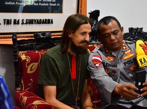 Pilot Susi Air Resmi Dibebaskan dari KKB Hari Ini Pilot Susi Air Resmi Dibebaskan dari KKB Hari Ini