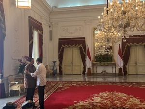 SBY Bertemu Jokowi di Istana Merdeka Siang Ini SBY Bertemu Jokowi di Istana Merdeka Siang Ini