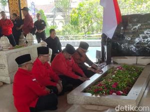 Sekjen PDIP Hasto Ditugasi Megawati Nyekar di Makam Bung Karno