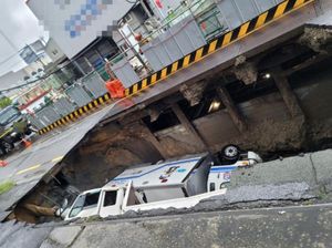 Sinkhole Muncul Lagi di Korea, Kini Telan 2 Truk Sekaligus