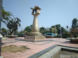 Keindahan Taman Tugu Wahana Tata Nugraha Cirebon Kini Memudar