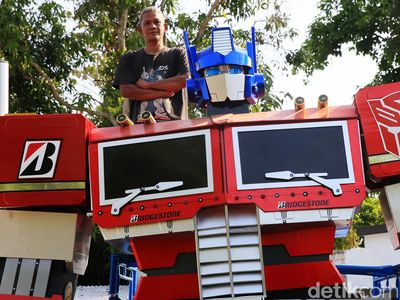 Aksi Kreatif Bikin Robot Gundam Raksasa Terkenal