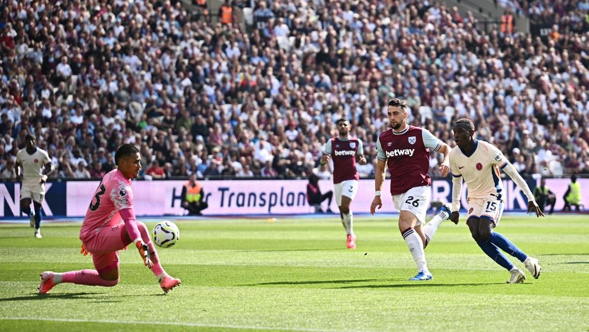 Chelsea ungguli West Ham United 2-0 (REUTERS/Dylan Martinez)