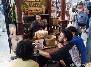 Momen YouTuber IShowSpeed Minum Jamu Beras Kencur di Jogja Momen YouTuber IShowSpeed Minum Jamu Beras Kencur di Jogja