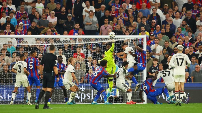 LONDON, ENGLAND - SEPTEMBER 21: Andre Onana of Manchester United makes a save from Jefferson Lerma of Crystal Palace uring the Premier League match between Crystal Palace FC and Manchester United FC at Selhurst Park on September 21, 2024 in London, England. (Photo by Peter Nicholls/Getty Images)