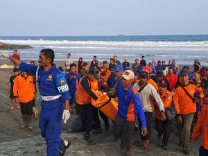 Korban Kedua Bocah Tereset Arus Pantai Kemiren Cilacap Ditemukan Tewas Korban Kedua Bocah Tereset Arus Pantai Kemiren Cilacap Ditemukan Tewas