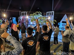 Warga Gresik Deklarasi Menangkan Bumbung Kosong Warga Gresik Deklarasi Menangkan Bumbung Kosong