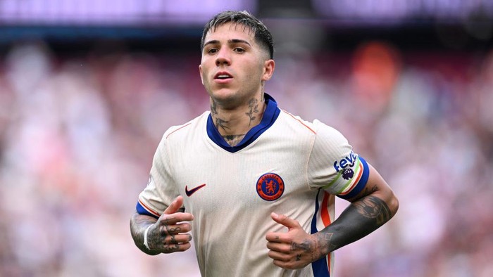 LONDON, ENGLAND - SEPTEMBER 21: Enzo Fernandez of Chelsea  during the Premier League match between West Ham United FC and Chelsea FC at London Stadium on September 21, 2024 in London, England. (Photo by Justin Setterfield/Getty Images)