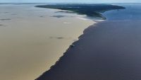Fenomena Dua Sungai Beda Warna Bertemu