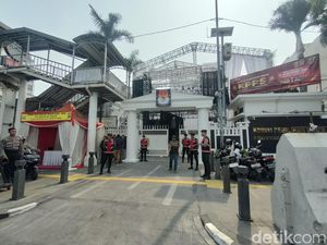 KPU DKI Jakarta Dijaga Ketat Aparat Jelang Penetapan Paslon Pilgub