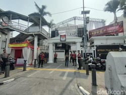 KPU DKI Jakarta Dijaga Ketat Aparat Jelang Penetapan Paslon Pilgub