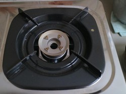 3 Bahan Alami yang Ampuh Bersihkan Noda Membandel di Kompor