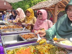 Makan Siang Sak Waregmu Cuma Rp 15 Ribu di Mbah Jebres Sidoarjo