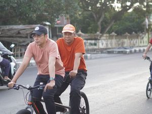 Sepedaan Bareng, TGB Lempar Sinyal Dukung Zulkieflimansyah di Pilgub NTB? Sepedaan Bareng, TGB Lempar Sinyal Dukung Zulkieflimansyah di Pilgub NTB?