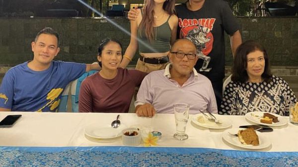 Keseruan Kulineran Nia Ramadhan dan Keluarga Ardi Bakrie