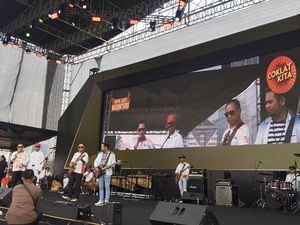 Kompak! Panglima-Kapolri Nyanyi Bareng di Panggung Pesta Rakyat HUT Ke-79 TNI