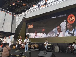 Kompak! Panglima-Kapolri Nyanyi Bareng di Panggung Pesta Rakyat HUT Ke-79 TNI