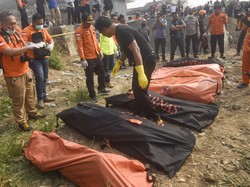 Basarnas Sisir Kali Bekasi Sampai Jam 5 Sore, Pastikan Ada-Tidaknya Mayat Lain