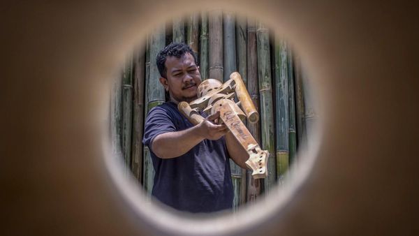 Melihat Pembuatan Gitar Bambu di VirageAwie Indonesia