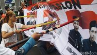 Massa Demo KPU Jakarta, Gelar Aksi Coblos Tiga Paslon