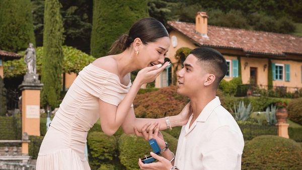 Potret 10 Artis dengan Lamaran Pernikahan Paling Romantis di 2024