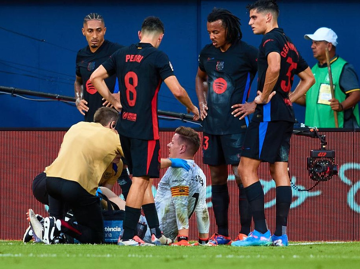 Marc-Andre ter Stegen cedera parah, Robert Lewandowski belum tahu kondisi jelasnya. (Foto: Getty Images/Quality Sport Images)