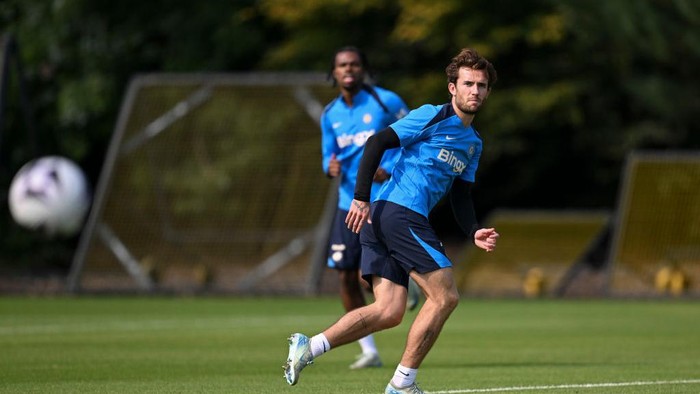 COBHAM, ENGLAND - SEPTEMBER 20: Ben Chilwell of Chelsea during a training session at Chelsea Training Ground on September 20, 2024 in Cobham, England. (Photo by Darren Walsh/Chelsea FC via Getty Images)