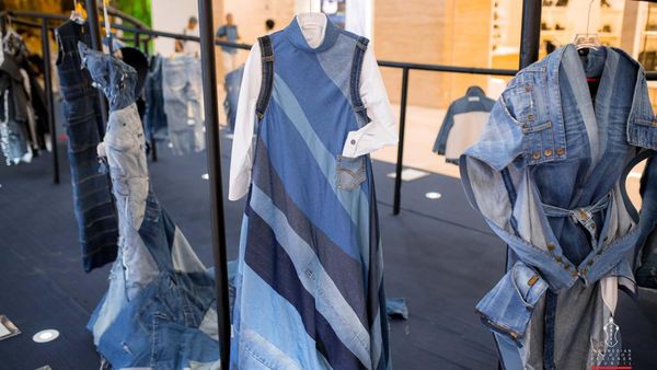 Foto: Ivan Gunawan Hingga Mel Ahyar Sulap Limbah Fashion Jadi Busana Keren