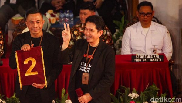 Dapat Nomor Urut 2 Pilgub Jakarta, Dharma-Kun Pose 2 Jari