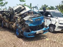 Ngerinya Laka Maut Elf Hantam Towing Angkut Ekskavator Tewaskan 4 Korban