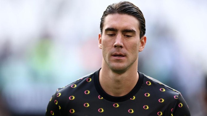 Turin, Italy - September 21: Dusan Vlahovic of Juventus Fc during warm up before the Serie A match between Juventus and Napoli at Allianz Stadium on September 21, 2024 in Turin, Italy. (Photo by sportinfoto/DeFodi Images via Getty Images)