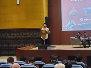 Emil Dardak Ajak Mahasiswa Kawal dan Perbaiki Demokrasi di Indonesia