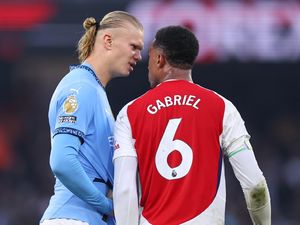 Haaland Tak Menyesal Timpuk Kepala Gabriel dengan Bola Haaland Tak Menyesal Timpuk Kepala Gabriel dengan Bola
