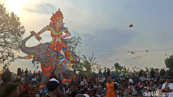 Meriahnya Festival Layang-Layang di Gresik