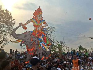 Meriahnya Festival Layang-Layang di Gresik Meriahnya Festival Layang-Layang di Gresik