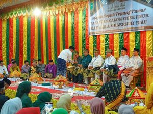 Tepuk Tepung Tawar 3 Paslon Pilgub Riau, Ini Harapan Pj Gubernur Rahman Hadi Tepuk Tepung Tawar 3 Paslon Pilgub Riau, Ini Harapan Pj Gubernur Rahman Hadi