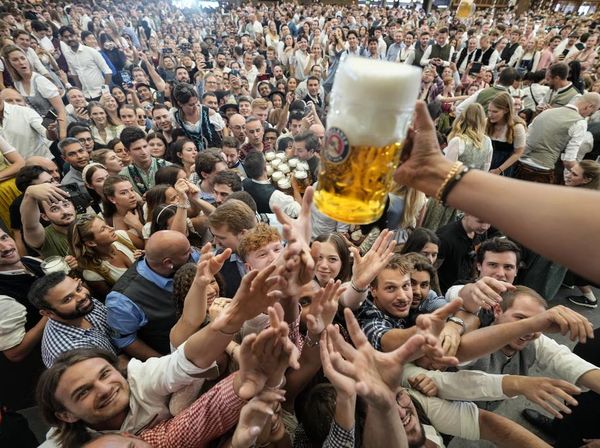 Hingar Bingar Festival Bir Terbesar Dunia Oktoberfest