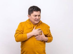 Tiba-tiba Nyeri Dada Kanan? Ini Penjelasan Medisnya Tiba-tiba Nyeri Dada Kanan? Ini Penjelasan Medisnya