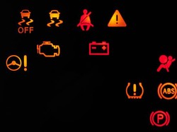 Lampu Indikator Mobil Menyala Terus? Ini Arti dan Cara Mengatasinya