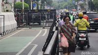 Jelang Undian Nomor Urut Pilkada DKI, Trotoar Diserobot-Lalu Lintas Macet