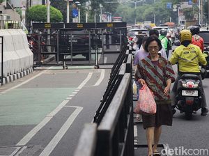 Jelang Undian Nomor Urut Pilkada DKI, Trotoar Diserobot-Lalu Lintas Macet Jelang Undian Nomor Urut Pilkada DKI, Trotoar Diserobot-Lalu Lintas Macet