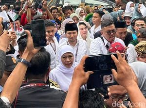 Khofifah-Emil Diarak Ratusan Pendukung ke Lokasi Pengundian Nomor Urut